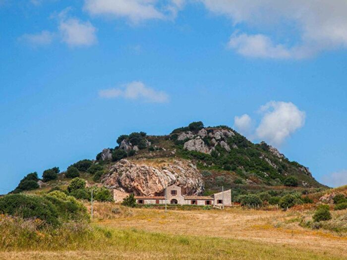 Casa con 6 locali in affitto in Via Ficamara, Roccapalumba