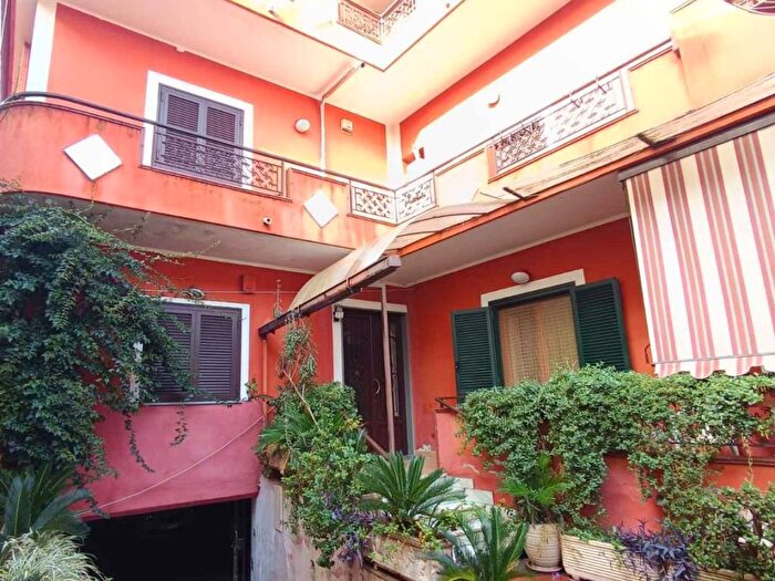 Appartamento con 5 locali in affitto in Via delle Rose, Aversa