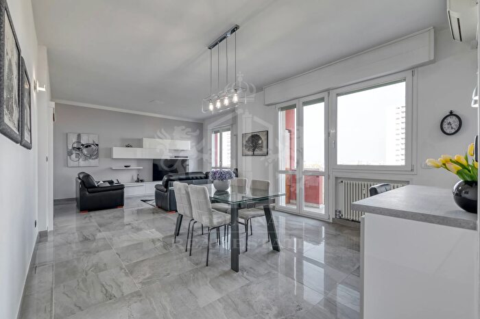 Appartamento con 5 locali in vendita in Via Luigi Pirandello, Bologna