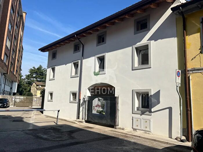 Casa quadrilocale in vendita in Via di Mezzo, Udine