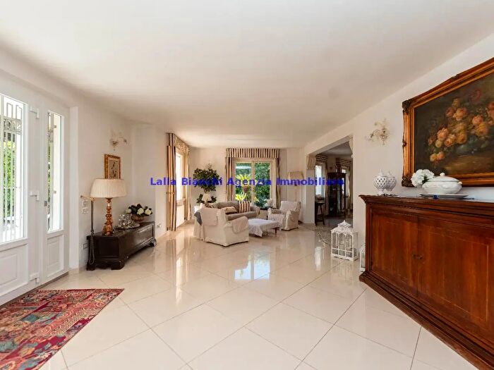 Appartamento con 9 locali in vendita in Strada Panoramica Ardizio, Pesaro