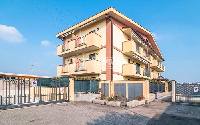 Appartamento trilocale in vendita in Desio