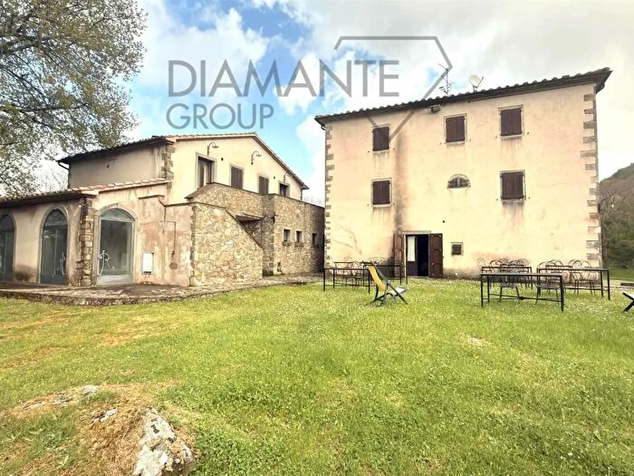 Casa con 13 locali in vendita in Arcidosso