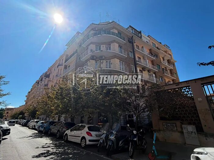 Appartamento trilocale in vendita in Via Berengario, Roma