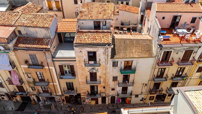 Appartamento trilocale in vendita in Cefalu