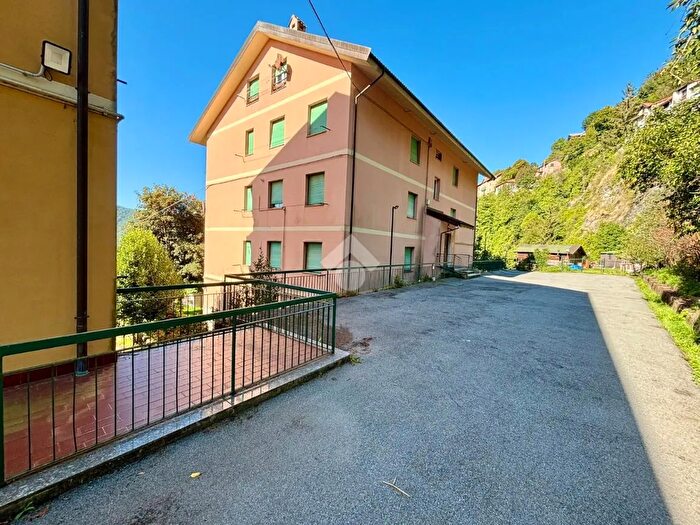 Appartamento quadrilocale in vendita in Via Sottocabella, Crocefieschi