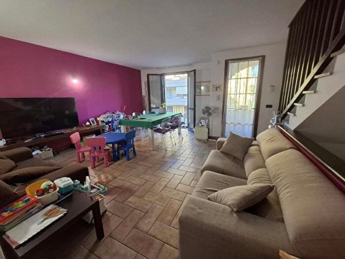 Casa con 6 locali in vendita in Castelnovo Di Sotto