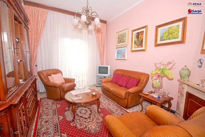 Appartamento con 6 locali in vendita in Via l Camotto, Tempio Pausania