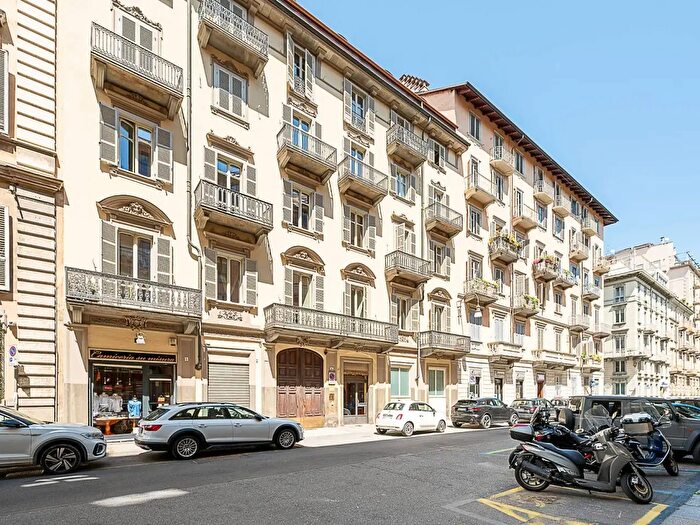 Appartamento quadrilocale in vendita in Via Vincenzo Bellini, Torino