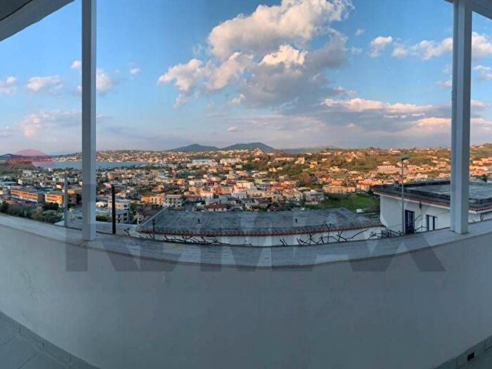 Appartamento quadrilocale in affitto in via Torregaveta, Centro, Bacoli