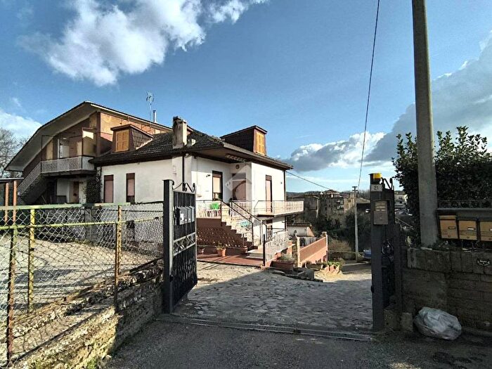 Appartamento quadrilocale in affitto in Via Giuseppe Ungaretti, Centro, Capranica