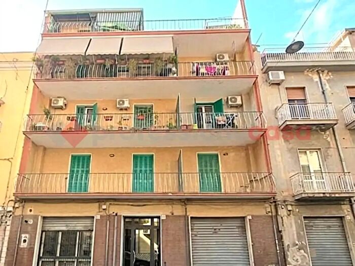 Appartamento trilocale in vendita in Via Castromediano, Bari