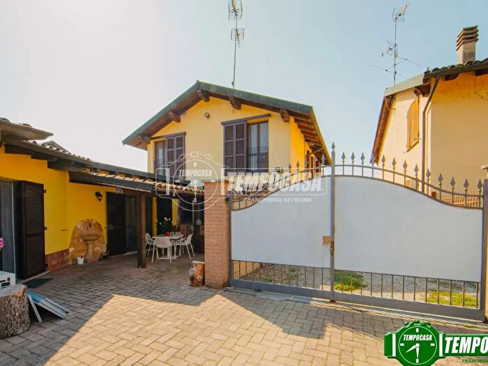 Casa quadrilocale in vendita in Via Cairoli, Linarolo