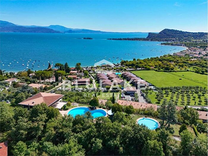 Casa con 6 locali in affitto in Viale Catullo, Pieve Vecchia Villaggio Sanghen, Manerba del Garda