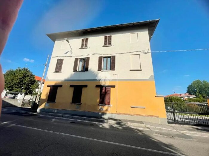 Casa quadrilocale in vendita in Via XXV Aprile, Rovellasca