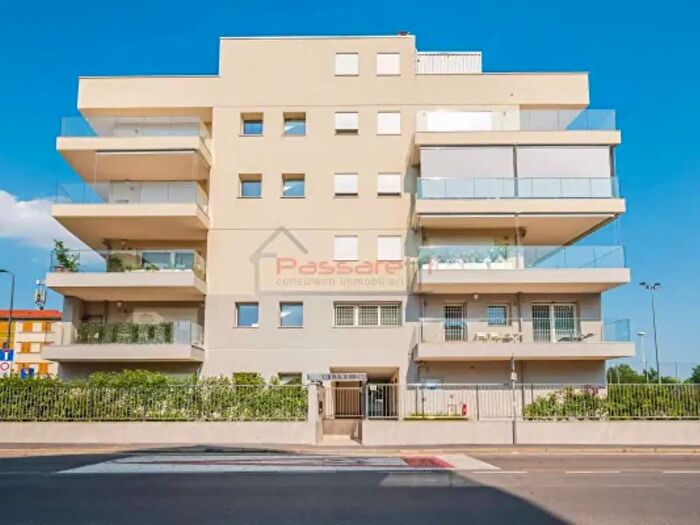 Appartamento con 6 locali in vendita in Milano