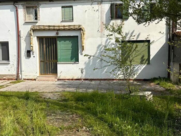 Casa con 5 locali in vendita in Via Varotara, Mirano