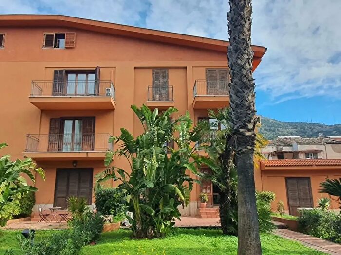 Appartamento quadrilocale in vendita in Via dei Quartieri, Palermo