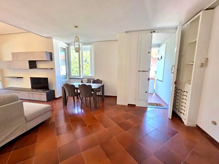 Casa con 8 locali in vendita in Camaiore