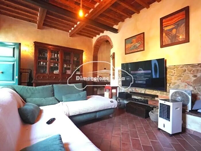 Casa con 6 locali in vendita in Lucca