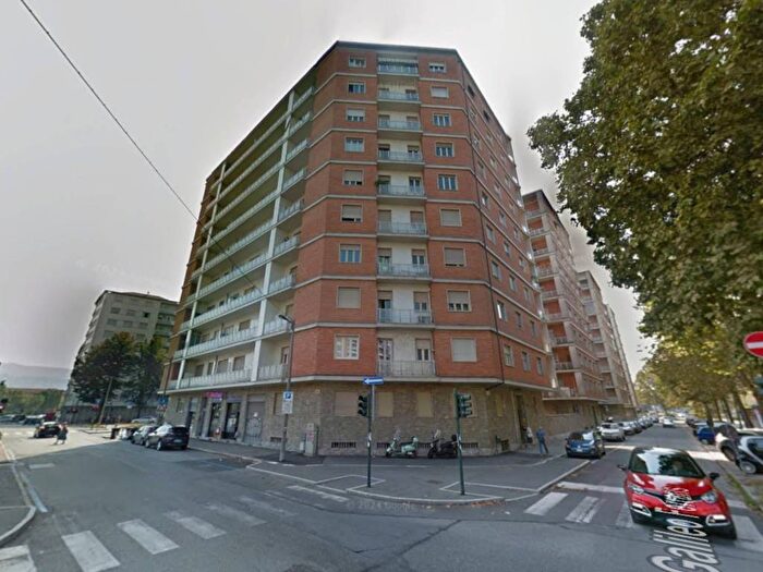 Appartamento trilocale in affitto in Corso Galileo Ferraris, Crocetta, Torino