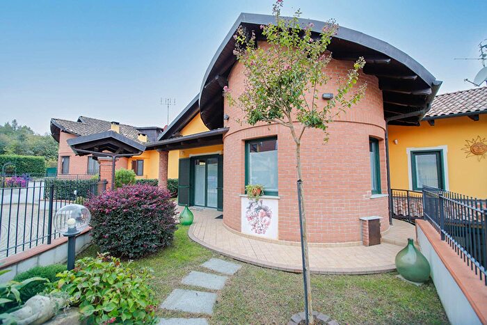 Casa con 6 locali in vendita in Via Martiri della Libertà, Lauriano