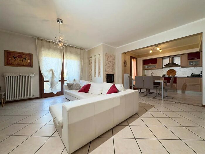 Appartamento con 6 locali in vendita in Via Zanardelli, Vicenza