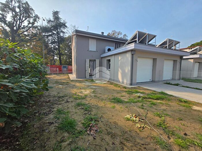 Casa quadrilocale in vendita in Via Provinciale Bagnara, Lugo