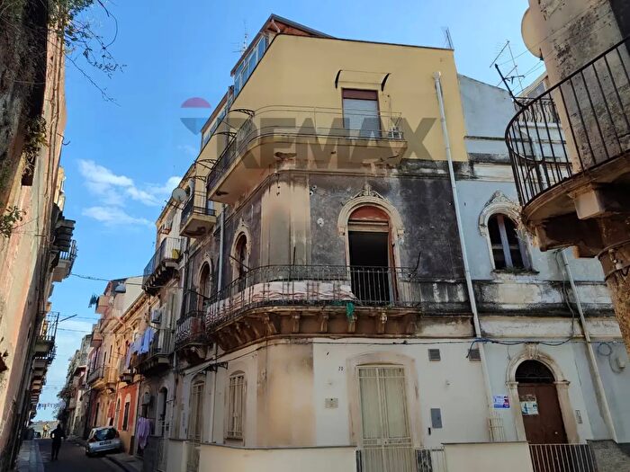 Appartamento quadrilocale in vendita in Via Ortolani, Catania