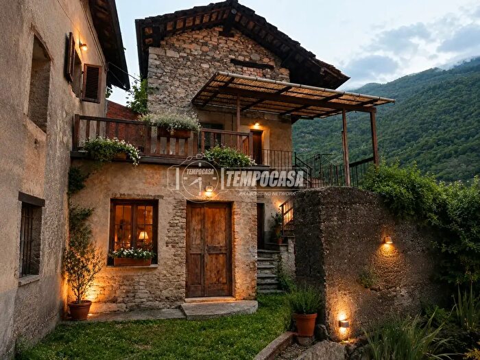 Casa con 6 locali in vendita in Frazione Ville, Arnad