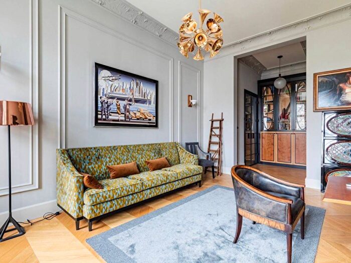 Appartamento trilocale in affitto in Via Solferino, Turati, Milano