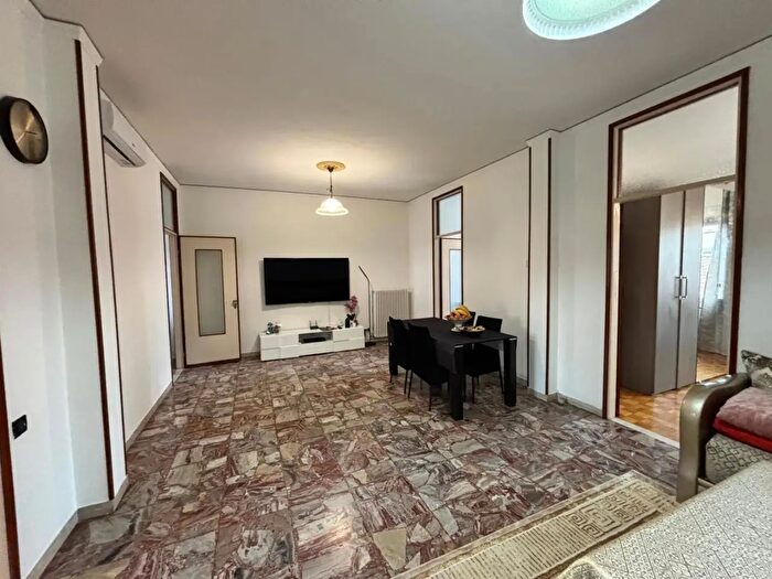 Appartamento con 5 locali in vendita in Via Marconi a, Lendinara