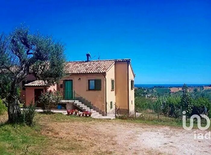 Casa con 10 locali in vendita in Frazione Colle Bruno, Cupra Marittima