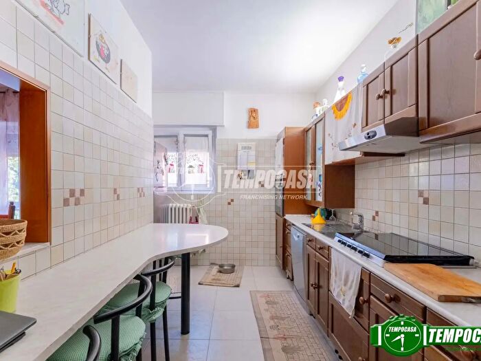 Appartamento quadrilocale in vendita in Via Val Trompia, Milano