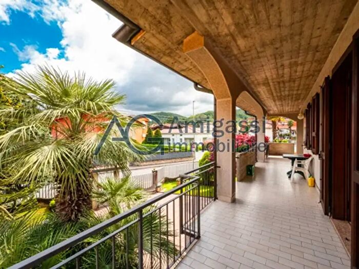 Casa con 6 locali in vendita in Via Piave, Villa Di Serio