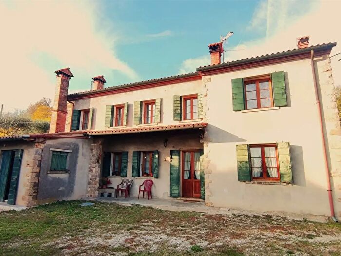 Casa con 8 locali in vendita in Lozzo Atestino