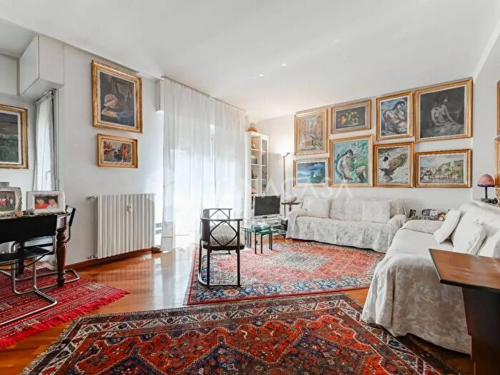 Appartamento trilocale in vendita in Via Mecenate, Milano
