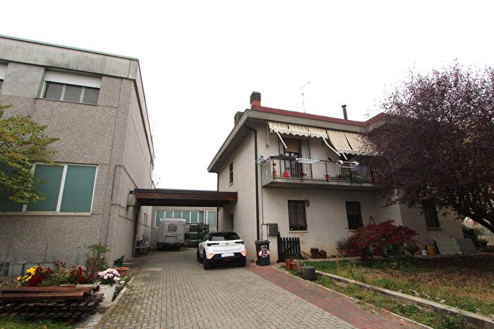 Casa con 5 locali in vendita in Via Provinciale Est, Valsamoggia