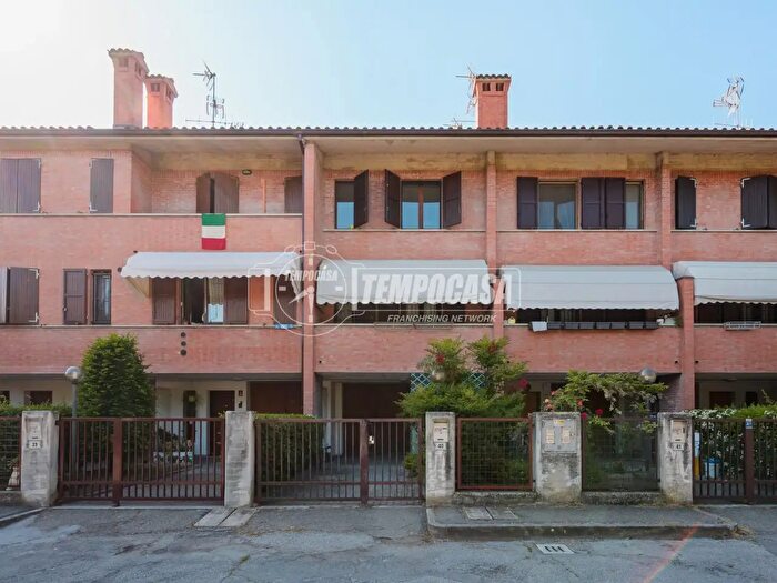 Casa con 6 locali in vendita in Via II Agosto, Granarolo DellEmilia