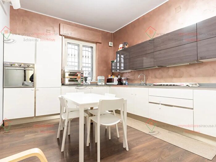 Appartamento con 5 locali in vendita in Siracusa