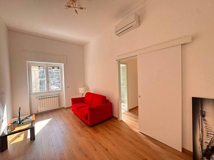 Appartamento bilocale in affitto in Via Raffaele Pratolongo, Sturla, Genova