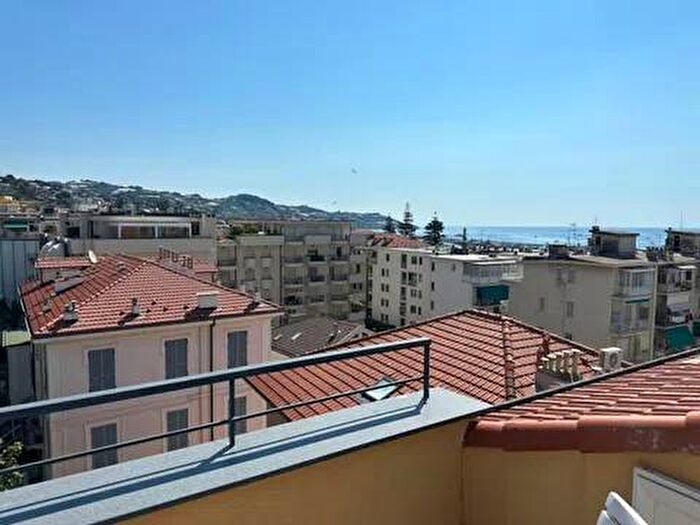 Appartamento trilocale in affitto in Via Xx Settembre, Porto Vecchio, Sanremo