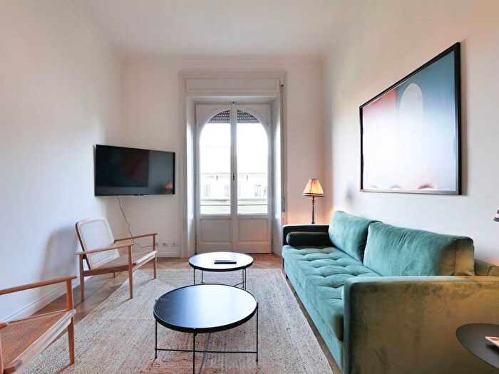 Appartamento trilocale in affitto in Piazza Maria Adelaide di Savoia, Morgagni, Milano