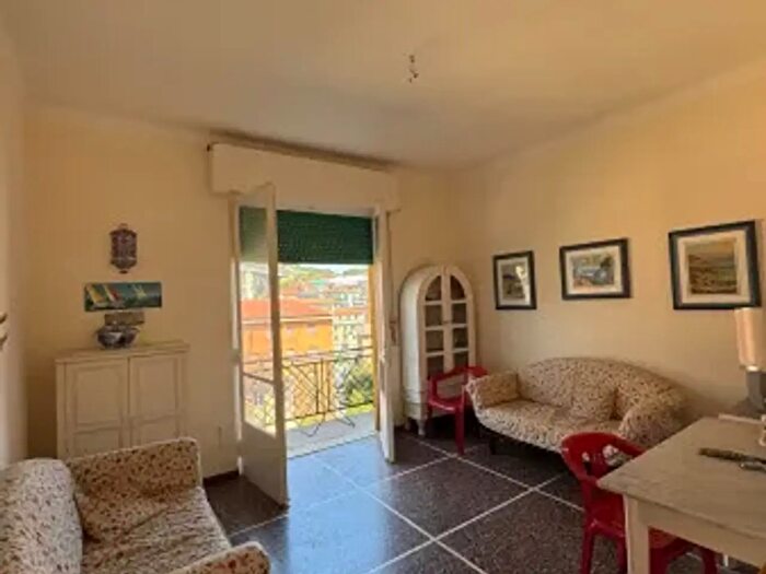 Appartamento trilocale in vendita in Via Guglielmo Calcagno, Varazze