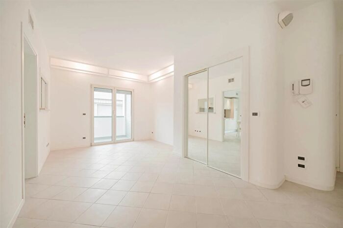 Appartamento con 6 locali in vendita in Via G Pascoli Tombolo, Tombolo