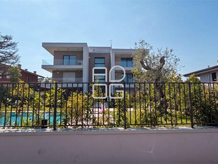 Appartamento con 6 locali in affitto in Desenzano Centro, Desenzano del Garda