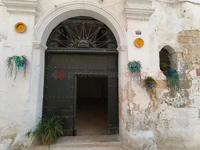 Casa con 18 locali in vendita in Via San Nicola Snc, Grottaglie