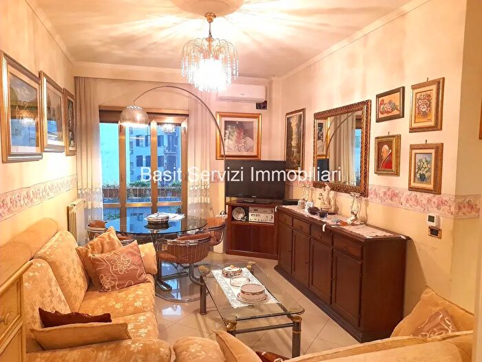 Appartamento trilocale in vendita in Viale Guglielmo Marconi, Roma