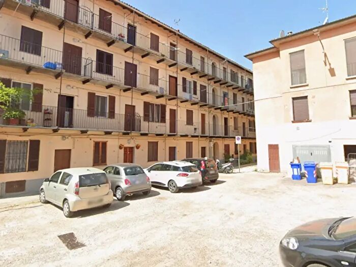 Appartamento trilocale in affitto in Via Michele da Zerbo, Pavia