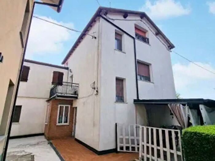 Casa con 5 locali in vendita in Cavezzo